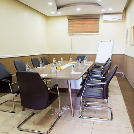 Crossroads Hotel Lilongwe Exterior photo