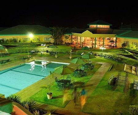 Crossroads Hotel Lilongwe Exterior photo