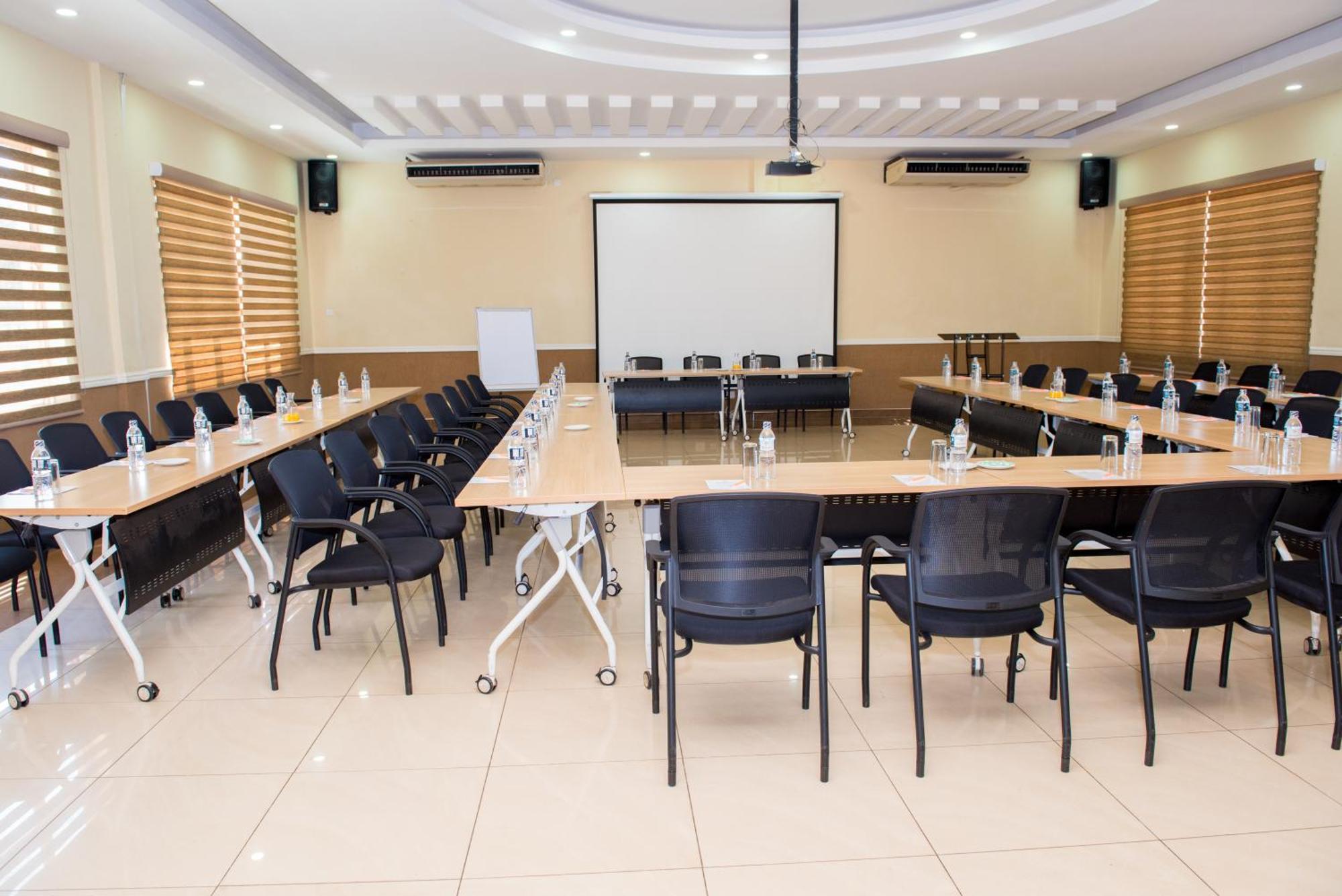 Crossroads Hotel Lilongwe Exterior photo