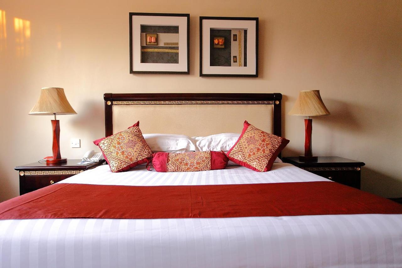 Crossroads Hotel Lilongwe Exterior photo