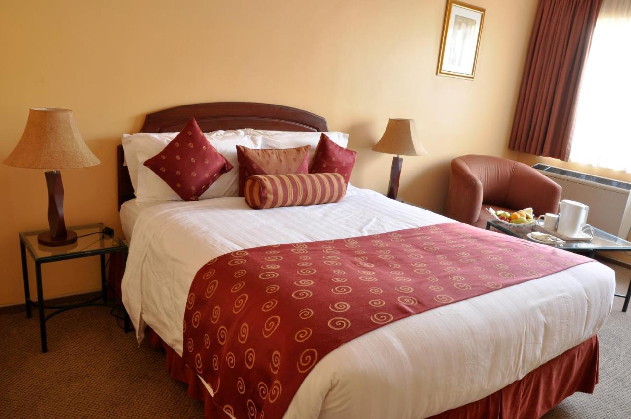 Crossroads Hotel Lilongwe Exterior photo