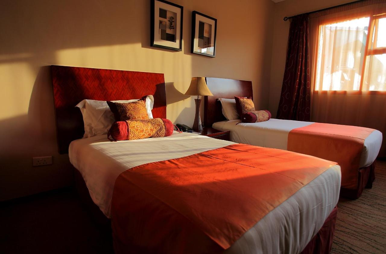 Crossroads Hotel Lilongwe Exterior photo