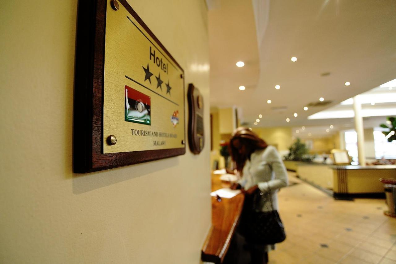 Crossroads Hotel Lilongwe Exterior photo