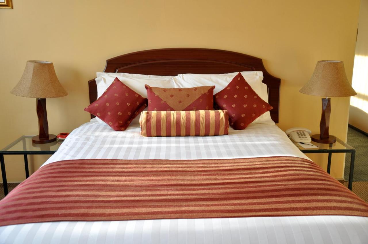 Crossroads Hotel Lilongwe Exterior photo