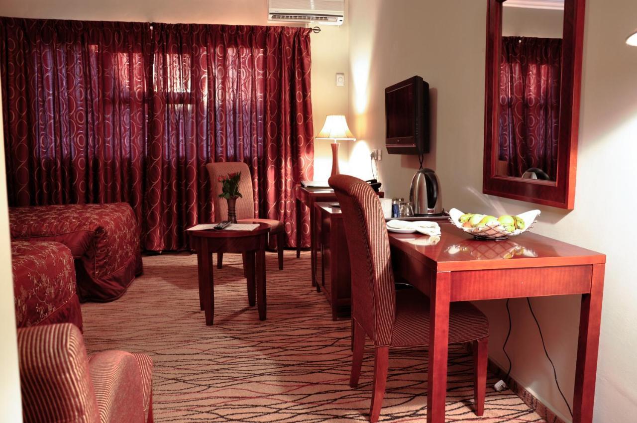 Crossroads Hotel Lilongwe Exterior photo