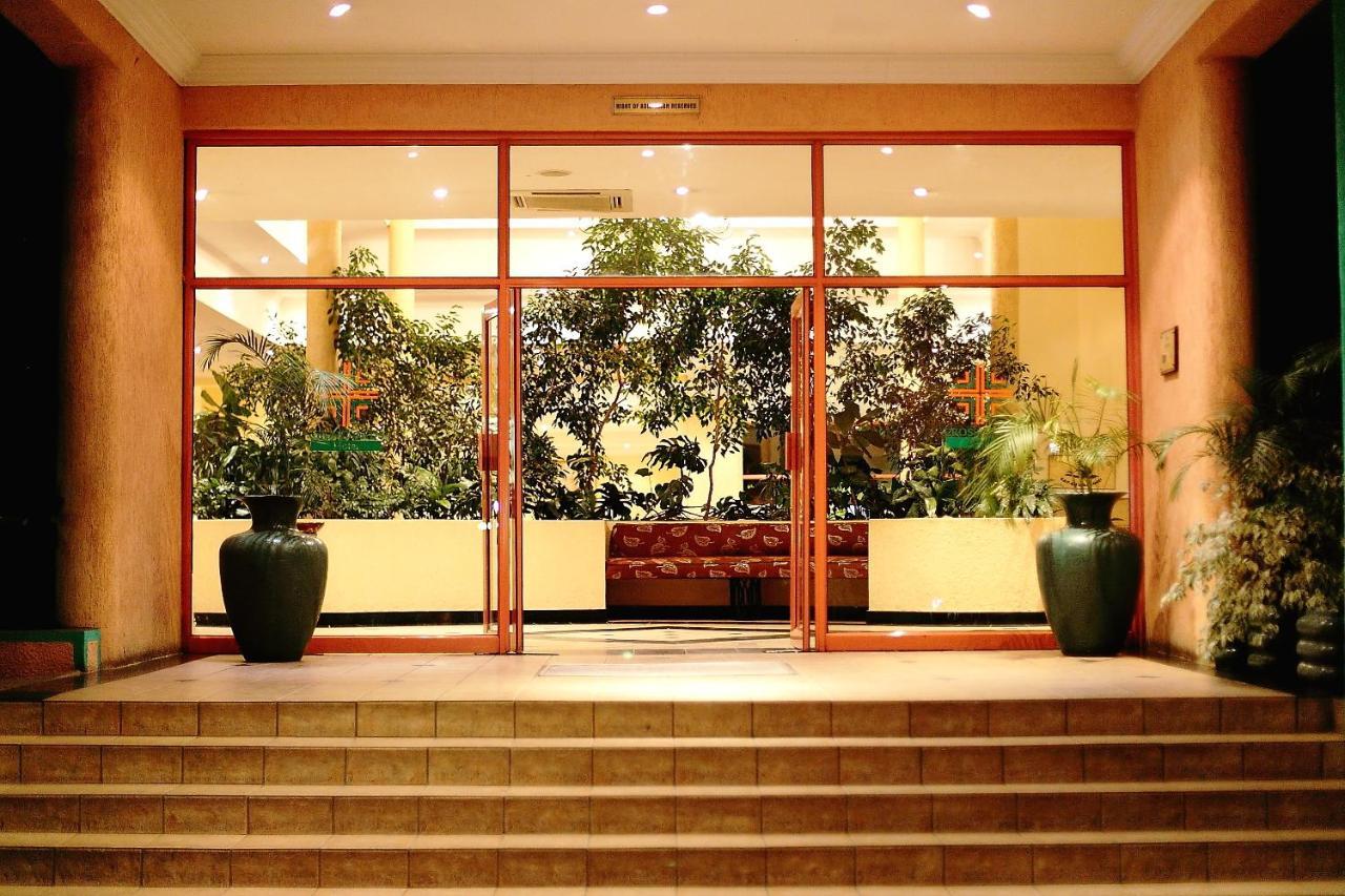 Crossroads Hotel Lilongwe Exterior photo