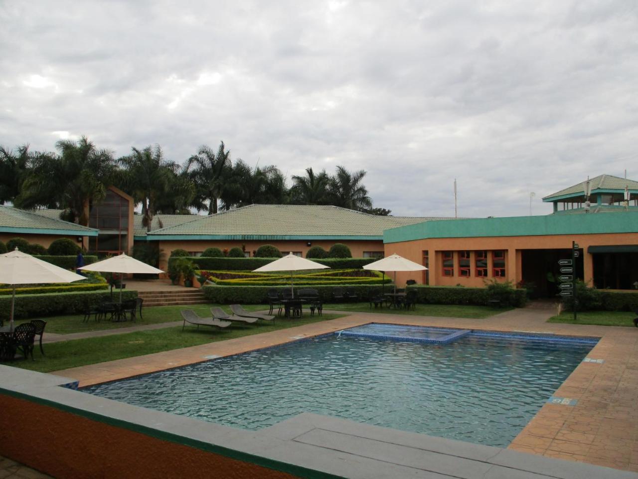 Crossroads Hotel Lilongwe Exterior photo