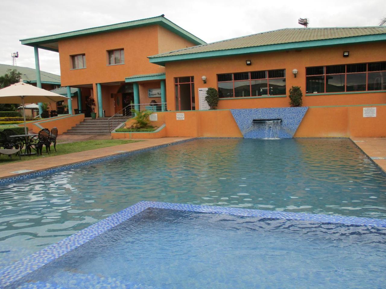 Crossroads Hotel Lilongwe Exterior photo
