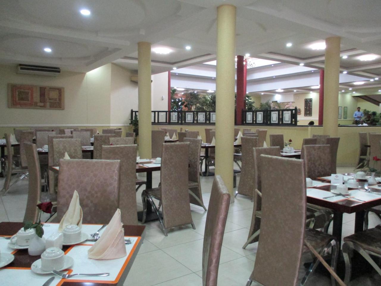 Crossroads Hotel Lilongwe Exterior photo