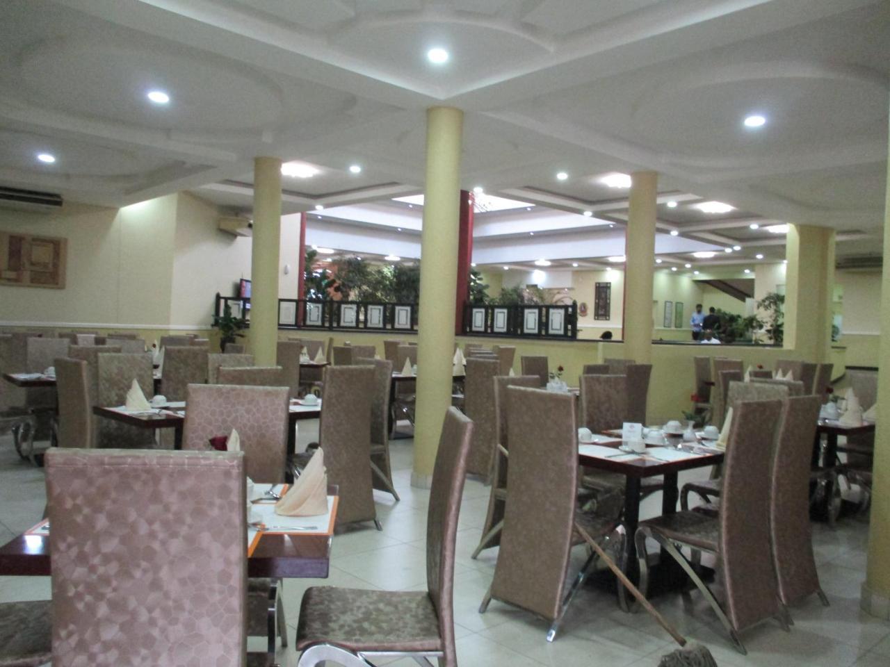 Crossroads Hotel Lilongwe Exterior photo