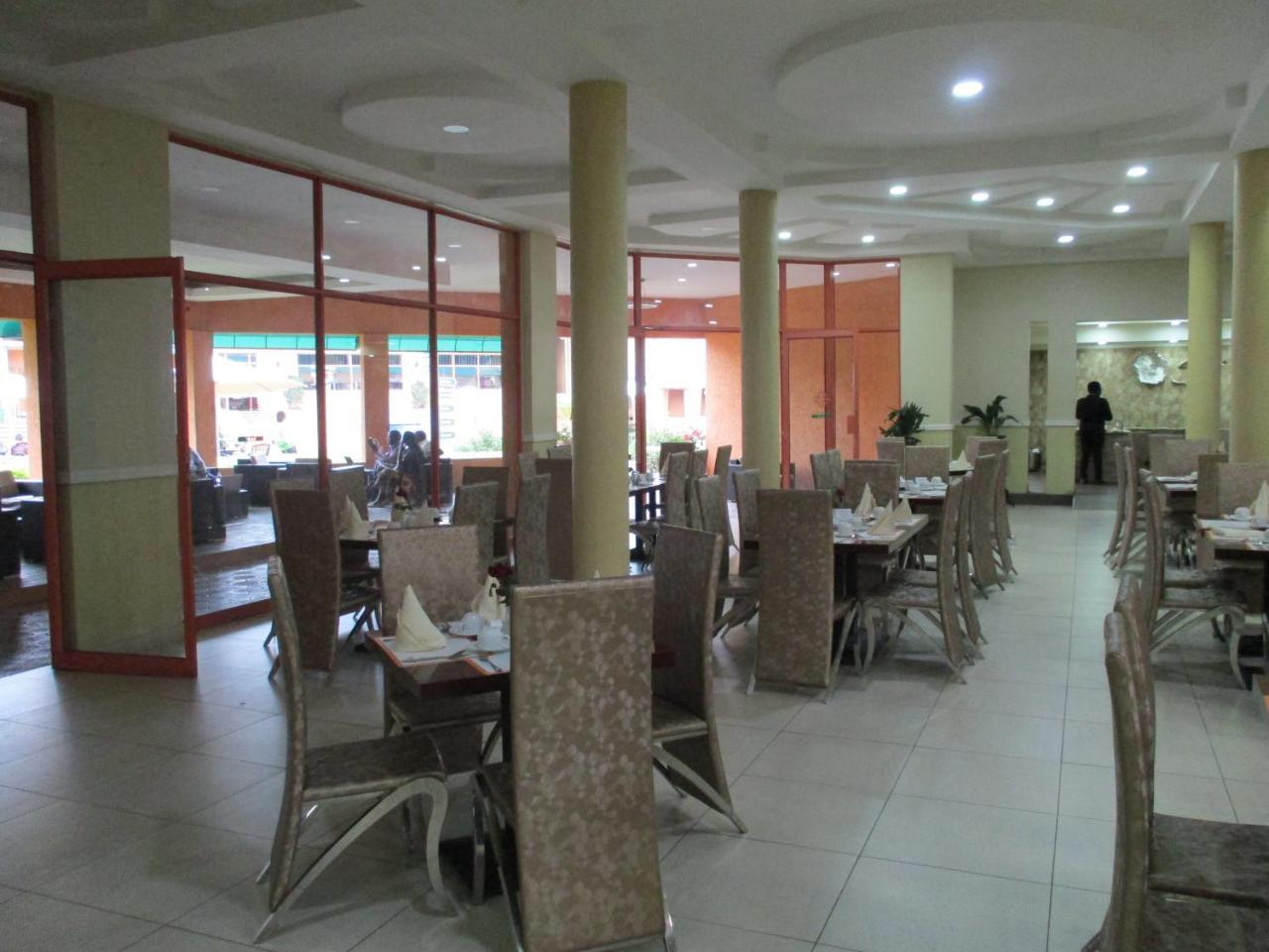 Crossroads Hotel Lilongwe Exterior photo